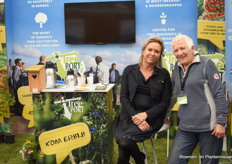 Rechts Jolanda van Hasselt samen met Wendy Vervaart (oud werknemer van Treeport). Treeport is een vereniging, opgezet vanuit een samenwerking van telers en toeleveranciers die gevestigd zijn in de omgeving West-Brabant en het Belgische Noorder Kempen.
